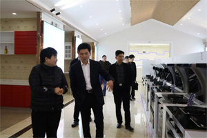 嵊州市長嚴鋼蒞臨指導，帥豐謹記叮囑，2019繼續(xù)領航嵊州廚電行業(yè)發(fā)展！