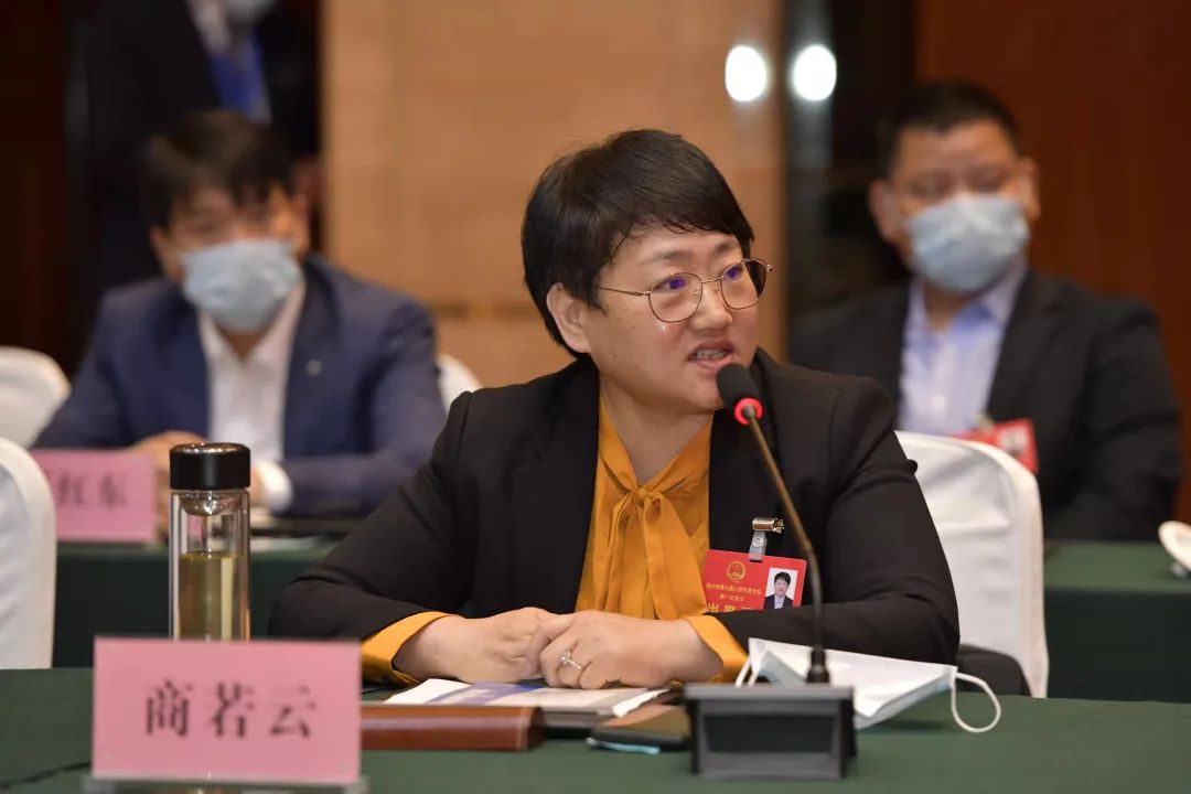 打響“智造強(qiáng)市”品牌│帥豐商若云董事長(zhǎng)在會(huì)議上強(qiáng)調(diào)企業(yè)發(fā)展重任 打響“智造強(qiáng)市”品牌│帥豐商若云董事長(zhǎng)在會(huì)議上強(qiáng)調(diào)企業(yè)發(fā)展重任