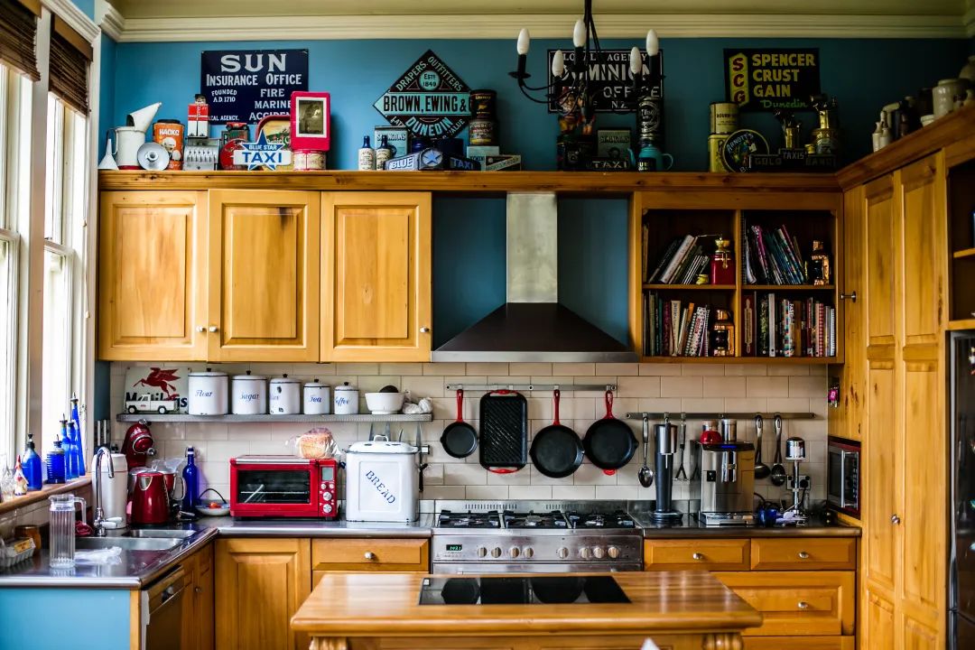 一部煥新家│傳統(tǒng)三件套已經(jīng)落伍，現(xiàn)在廚房流行這樣裝