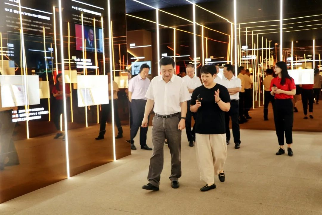 浙江省人大常委會(huì)黨組一行蒞臨集成灶品牌帥豐電器參觀調(diào)研！