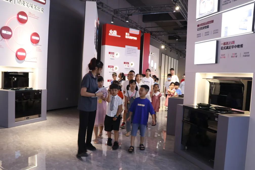 帥豐集成灶組織小美食家DIY趣游記活動，在勞動中尋找快樂