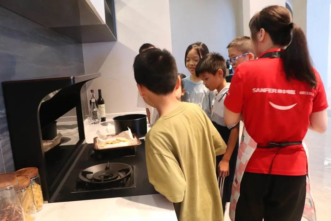 集成灶品牌帥豐電器助力小小美食家化身“廚師”大顯身手