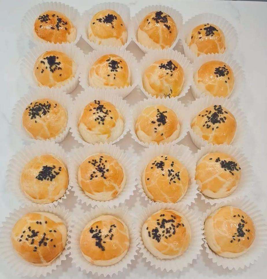 帥豐集成灶風(fēng)火輪蒸烤箱烤制的花式月餅，盡享中秋團(tuán)圓味！