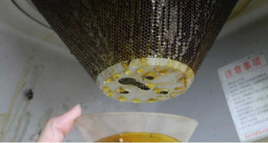 集成灶好還是傳統(tǒng)油煙機(jī)好？對(duì)比這五點(diǎn)你就知道了