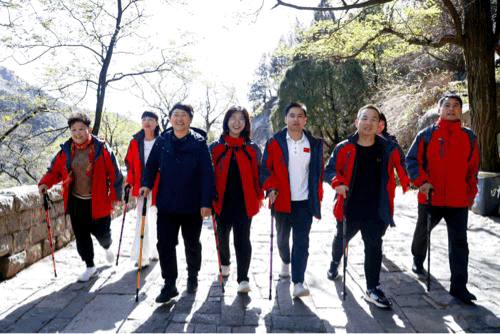 登頂泰山，勇攀巔峰，和集成灶品牌帥豐共赴王者之路！