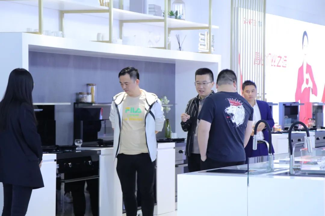 天貓優(yōu)品理想廚房王雁北一行蒞臨集成灶品牌帥豐電器參觀調(diào)研！