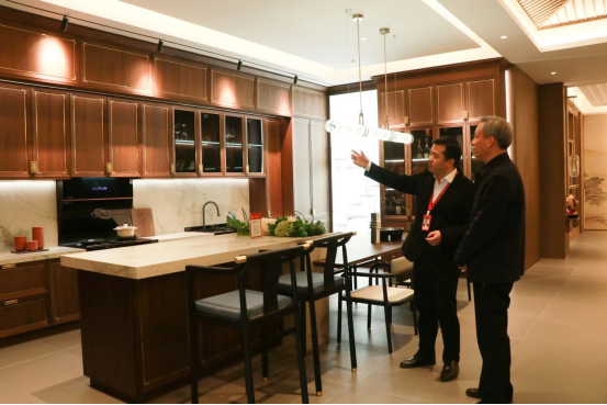 爭創(chuàng)新高，共促發(fā)展！安徽省固鎮(zhèn)縣委書記沈明舉一行蒞臨帥豐電器參觀調研