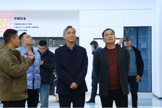 爭創(chuàng)新高，共促發(fā)展！安徽省固鎮(zhèn)縣委書記沈明舉一行蒞臨帥豐電器參觀調研