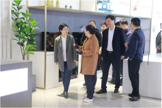 快訊 | 嵊州市委副書記、市長(zhǎng)潘超英，副市長(zhǎng)郭偉鋒一行蒞臨帥豐電器參觀調(diào)研