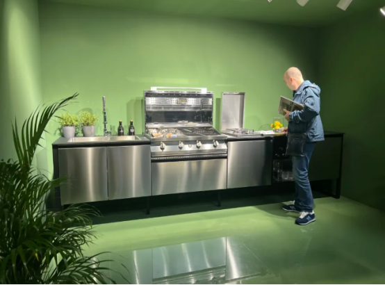 董事長(zhǎng)商若云帶隊(duì)探知米蘭家具展，洞察國(guó)際家居設(shè)計(jì)新趨勢(shì)