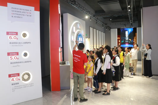 董事長商若云攜手舉辦愛心夏令營活動，點亮孩子們的精彩暑期！