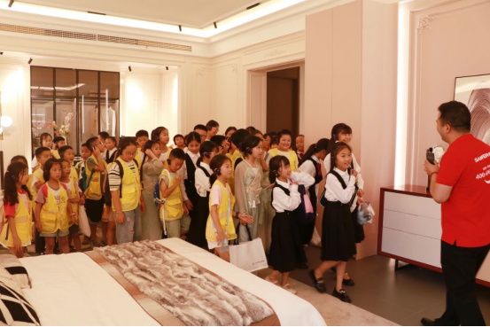 董事長商若云攜手舉辦愛心夏令營活動，點亮孩子們的精彩暑期！