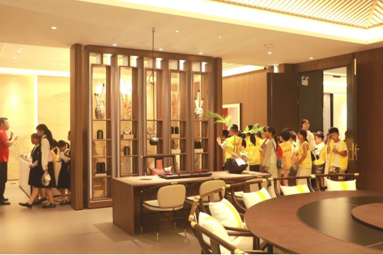 董事長商若云攜手舉辦愛心夏令營活動，點亮孩子們的精彩暑期！