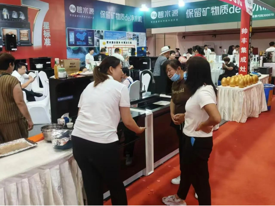 多維出擊 贏戰(zhàn)市場｜帥豐電器攜新品時空S7亮相家博會，火爆出圈！