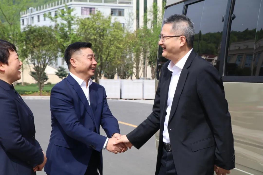 實(shí)力鑄就品牌 | 嵊州市委書記等領(lǐng)導(dǎo)走進(jìn)帥豐，共促集成灶行業(yè)智贏未來！