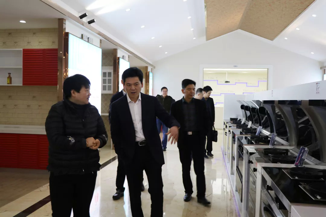 嵊州市長嚴鋼蒞臨指導，帥豐謹記叮囑，2019繼續(xù)領(lǐng)航嵊州廚電行業(yè)發(fā)展！