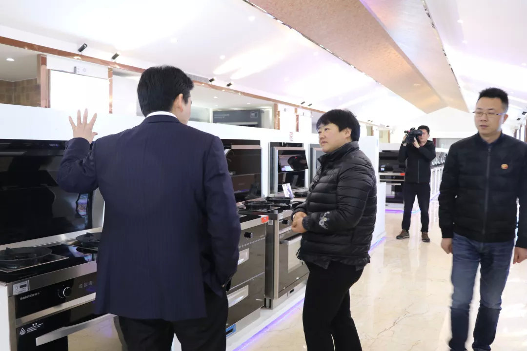 嵊州市長嚴鋼蒞臨指導，帥豐謹記叮囑，2019繼續(xù)領(lǐng)航嵊州廚電行業(yè)發(fā)展！