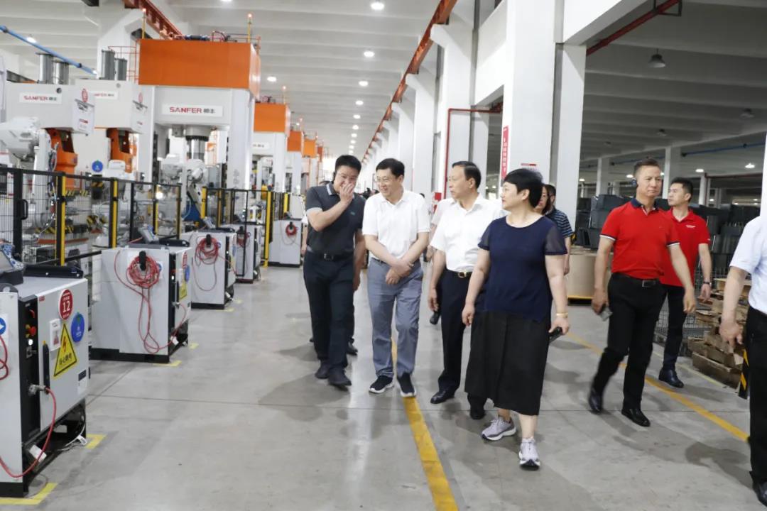 領(lǐng)勢(shì)而上，實(shí)力榮耀|“中國(guó)廚具之都”評(píng)審組專家走進(jìn)帥豐，考察指導(dǎo)相關(guān)工作