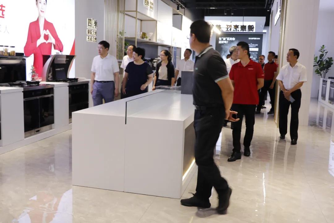 領(lǐng)勢(shì)而上，實(shí)力榮耀|“中國(guó)廚具之都”評(píng)審組專家走進(jìn)帥豐，考察指導(dǎo)相關(guān)工作