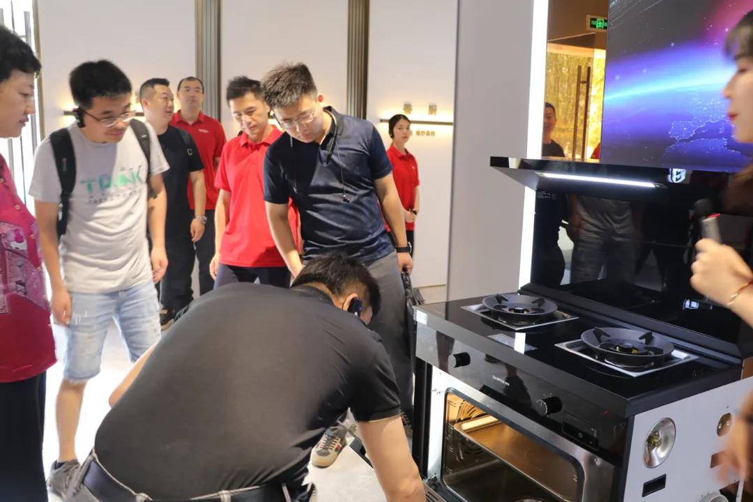 聚力賦能 領(lǐng)跑共贏 | 考察團(tuán)走訪帥豐電器，抒寫嵊州廚電新篇章！