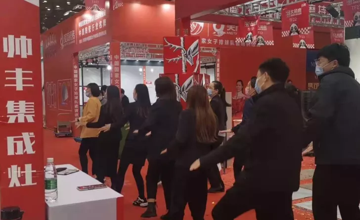 帥豐集成灶鄭州華夏家博會簽單107臺，蒸烤一體集成灶驚艷全場！