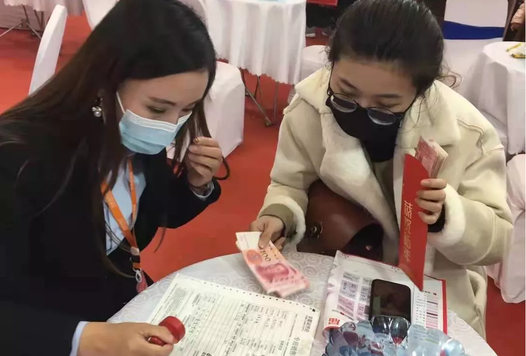 帥豐集成灶鄭州華夏家博會簽單107臺，蒸烤一體集成灶驚艷全場！