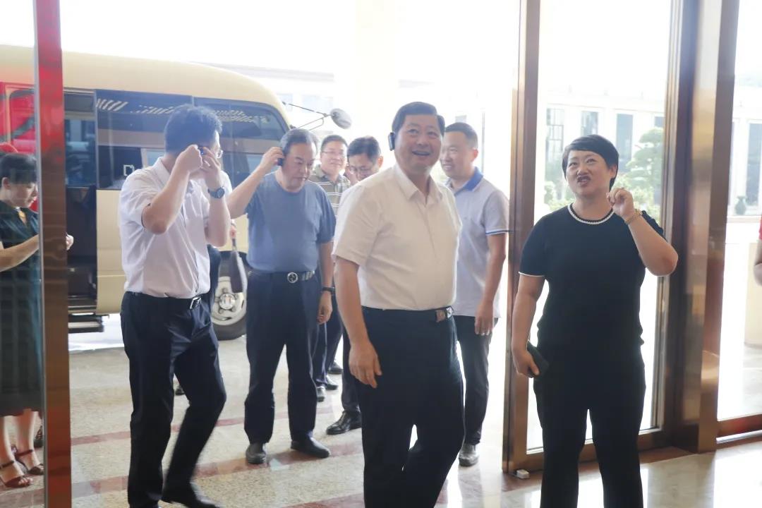 大國(guó)品牌|紹興市人大常委會(huì)主任譚志桂一行走訪帥豐電器，大力稱贊帥豐實(shí)力