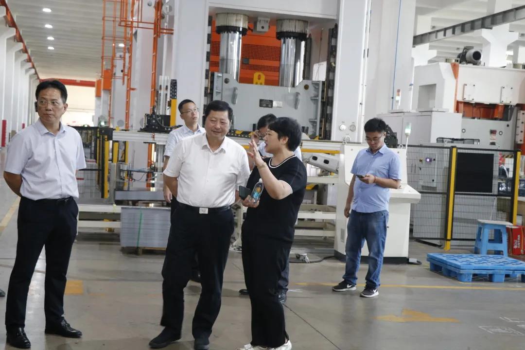 大國(guó)品牌|紹興市人大常委會(huì)主任譚志桂一行走訪帥豐電器，大力稱贊帥豐實(shí)力