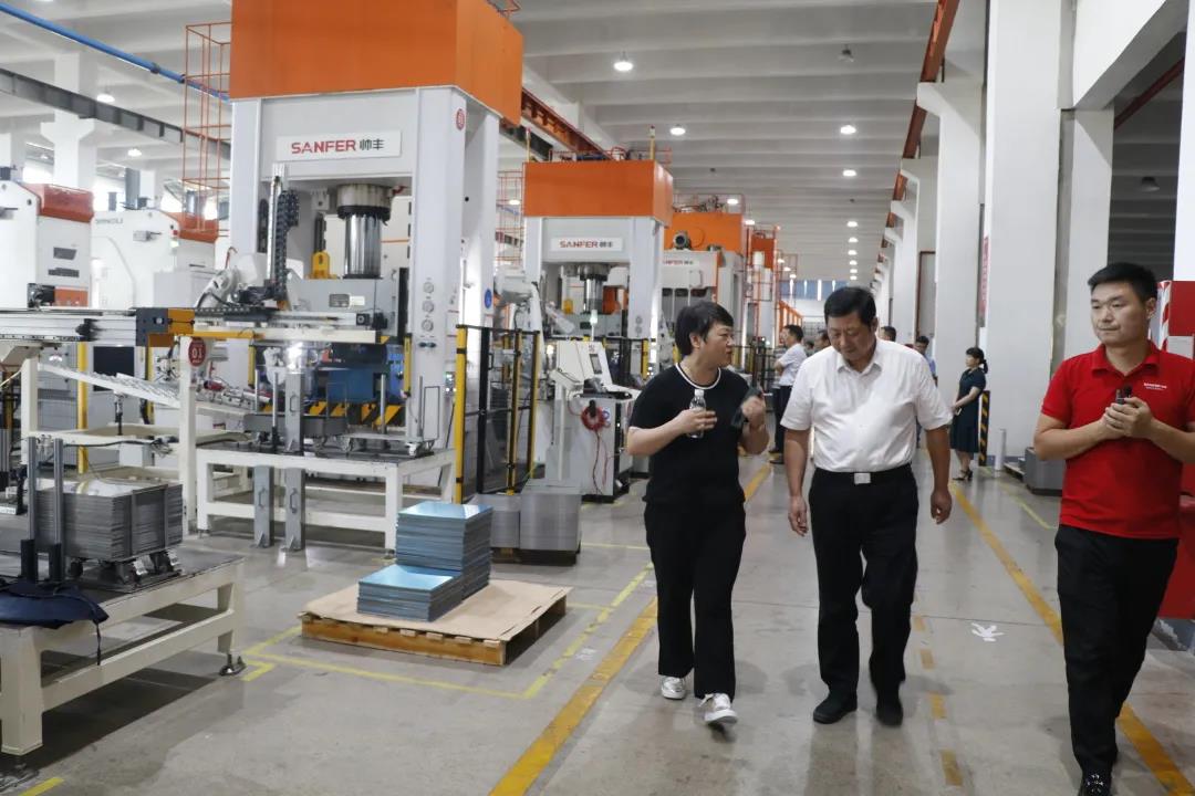 大國(guó)品牌|紹興市人大常委會(huì)主任譚志桂一行走訪帥豐電器，大力稱贊帥豐實(shí)力