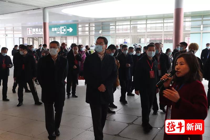 今天上午，杭臺(tái)高速鐵路正式通車