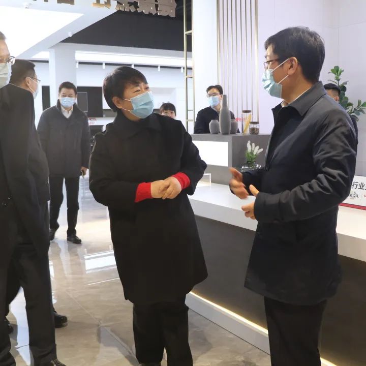 行業(yè)標(biāo)桿，彰顯豐采|紹興市委副書(shū)記、代市長(zhǎng)施惠芳一行蒞臨帥豐調(diào)研指導(dǎo)！