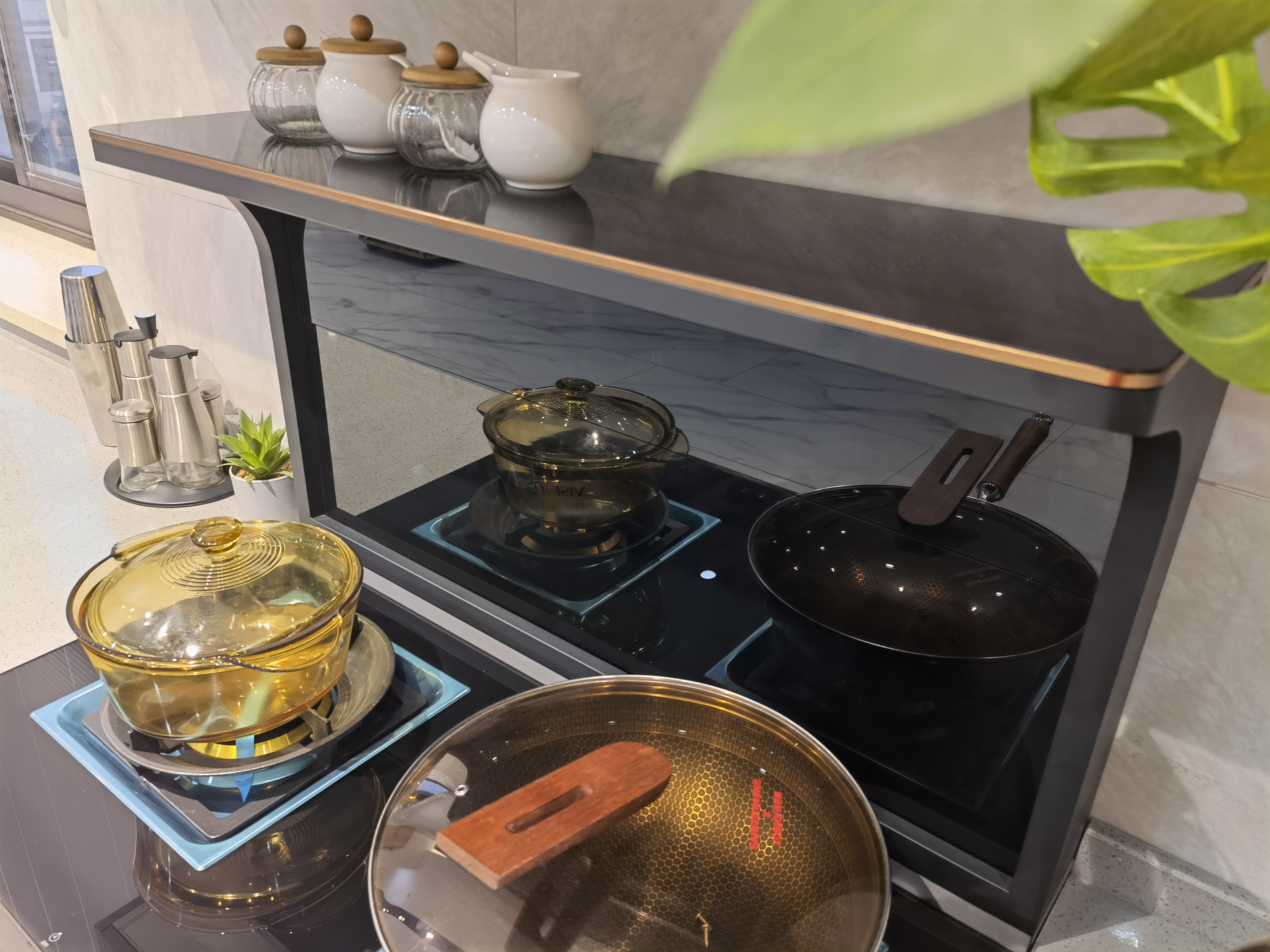 “足不出戶”的情人節(jié)大餐 ， 帥豐集成灶增添濃濃愛意